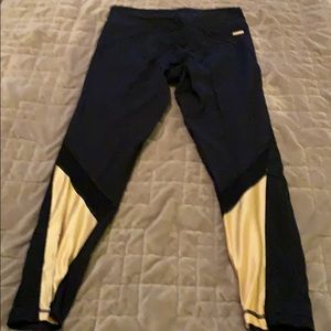 Alala black/gold mesh capris small